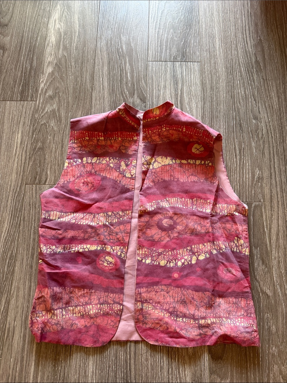 Authentic 70s vintage tie dye Sleeveless Batik Print Vest in Pink and purple